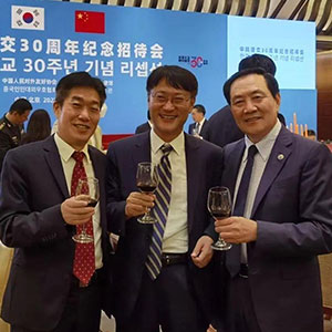 英国bet356联合国际经济文化合作中心董事局联席主席权顺基出席中韩建交30周年纪念招待会