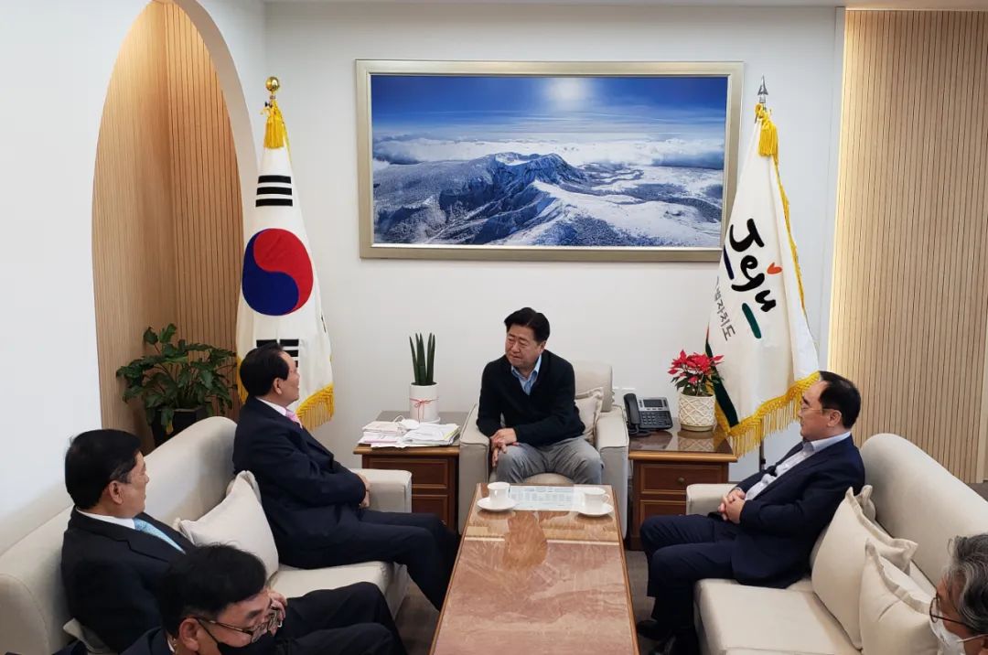 韩国济州特别自治道知事吴怜勋会见权顺基